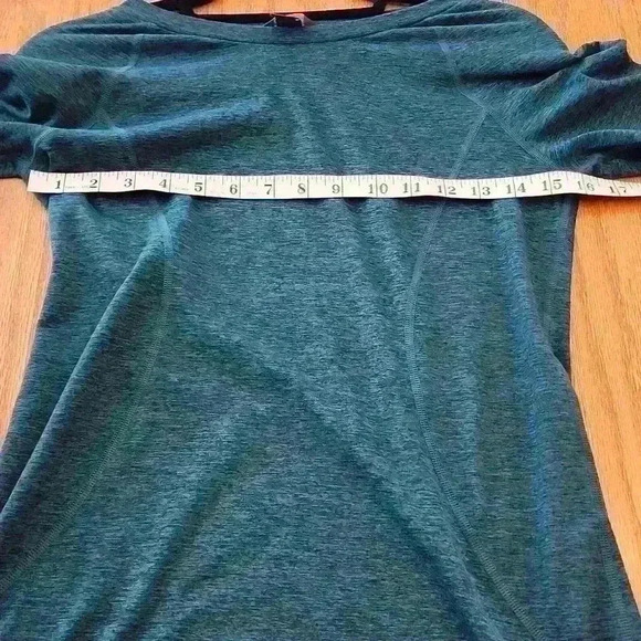 Eddie Bauer long sleeved warm, soft shirt - Picture 7 of 8